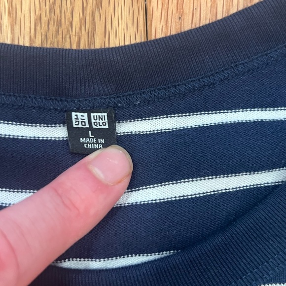 Men’s Uni Qlo Striped Sweater - Picture 4 of 4